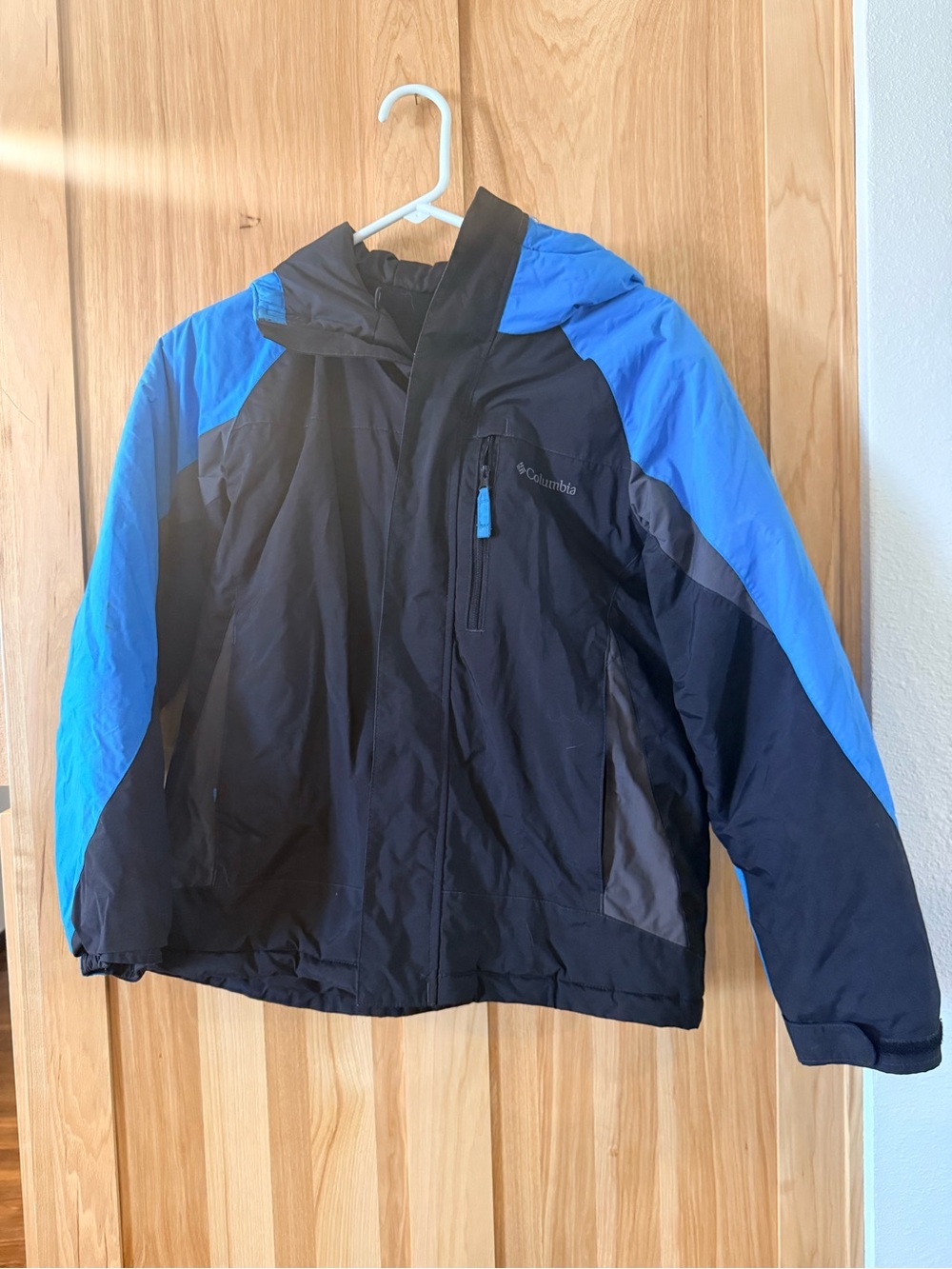 Columbia Black and Blue Hooded Outdoor Jacket
